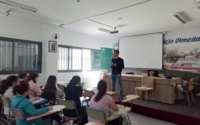 Francisco Onieva enseña a nuestros alumnos cómo es el proceso de creación literaria