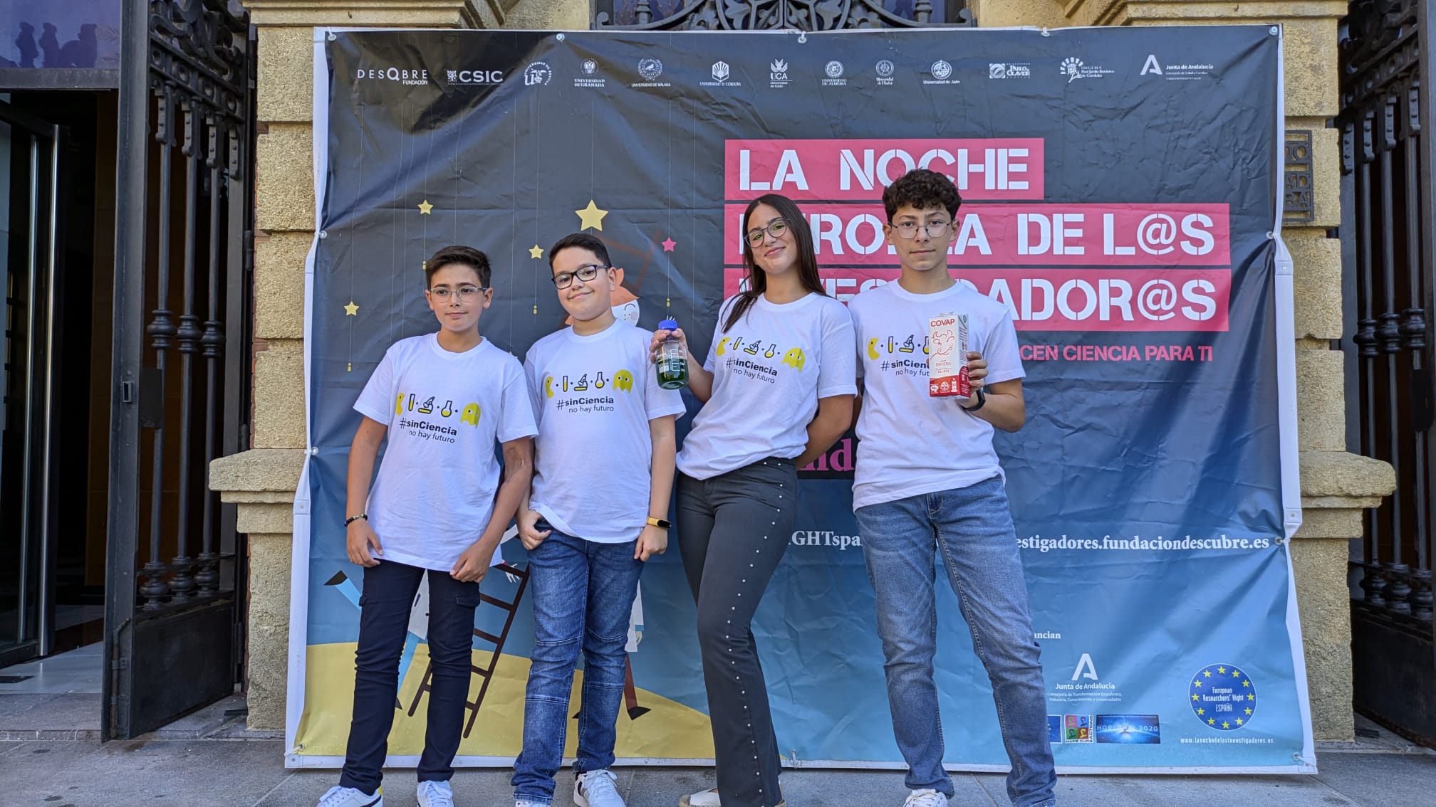 Fotografía de los cuatro alumnos ganadores de "El reto del saber"