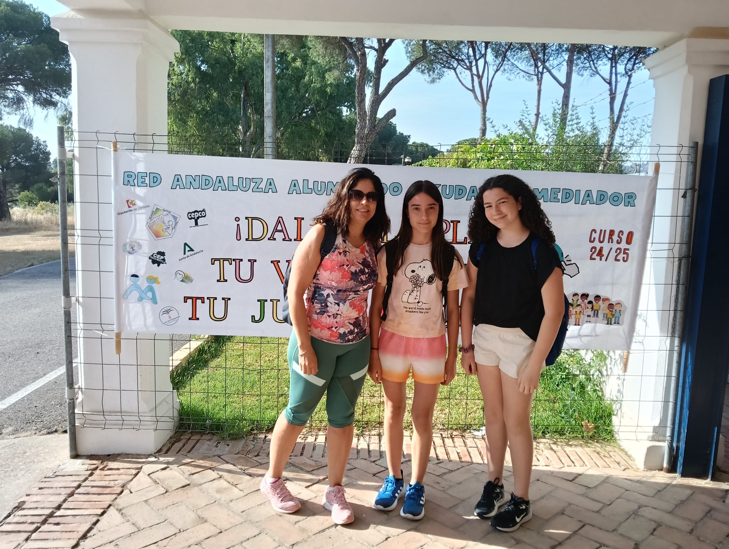 Foto del alumnado mediador y la orientadora